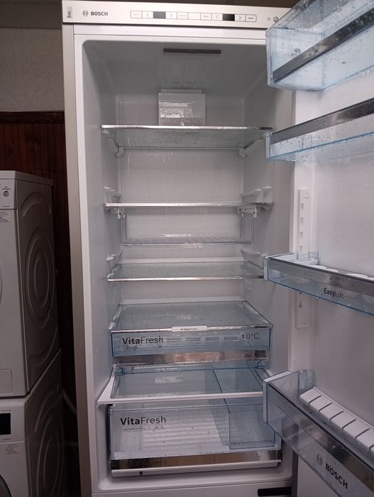 Иноксов комбиниран хладилник с фризер Бош Bosch A+++ 2 години гаранция