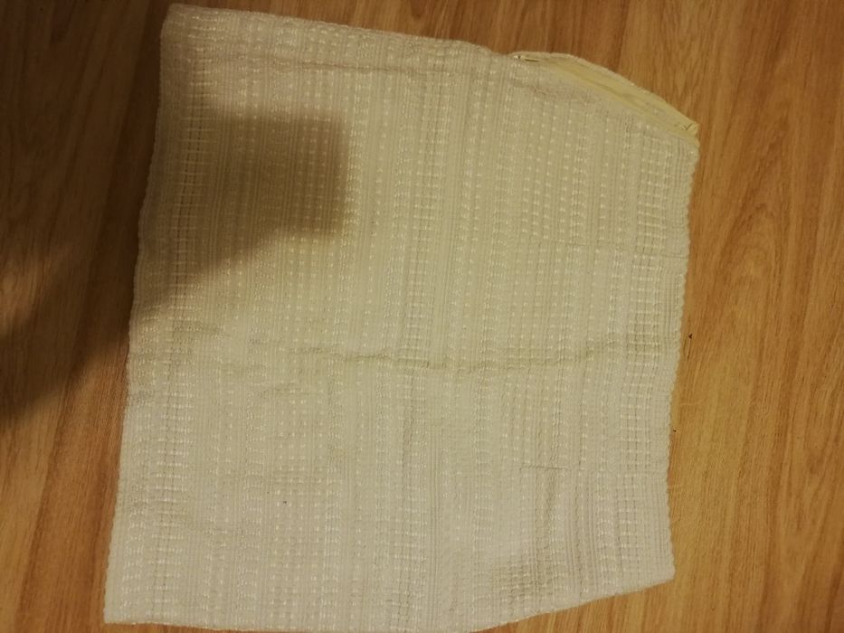 Релефна бяла пола