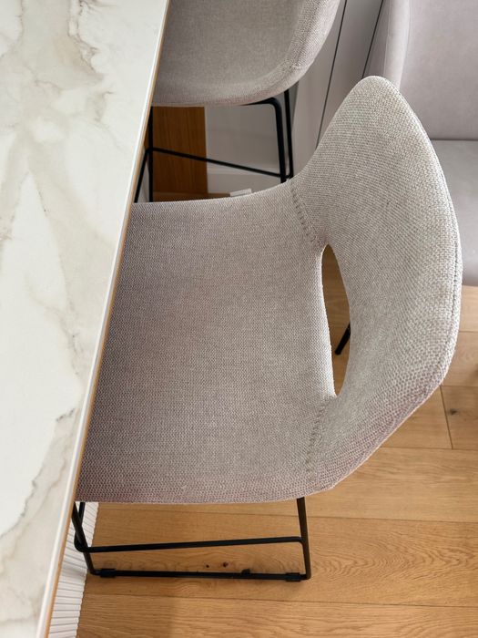 Високи столове Kave Home