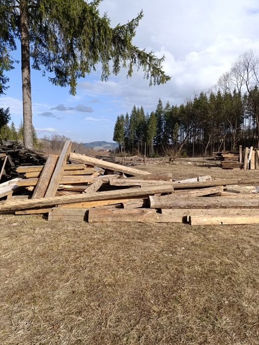 Vând lemn uscat din demolari