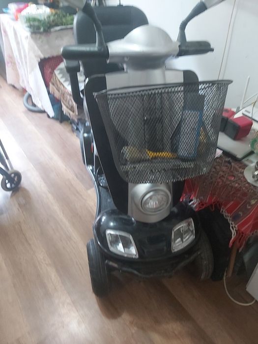 Caruț electric, pentru persoane cu handicap, aproape nou