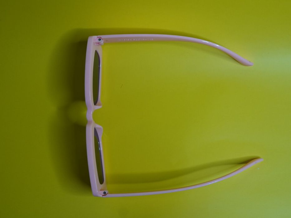 Солнечные розовые очки