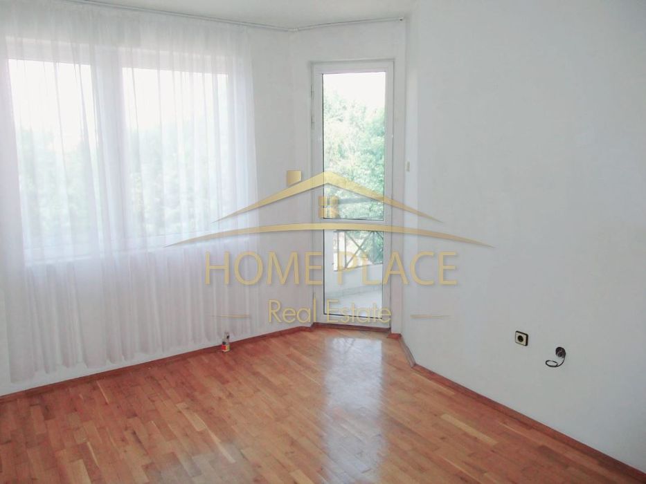 Четиристаен апартамент в кв.Аспарухово.