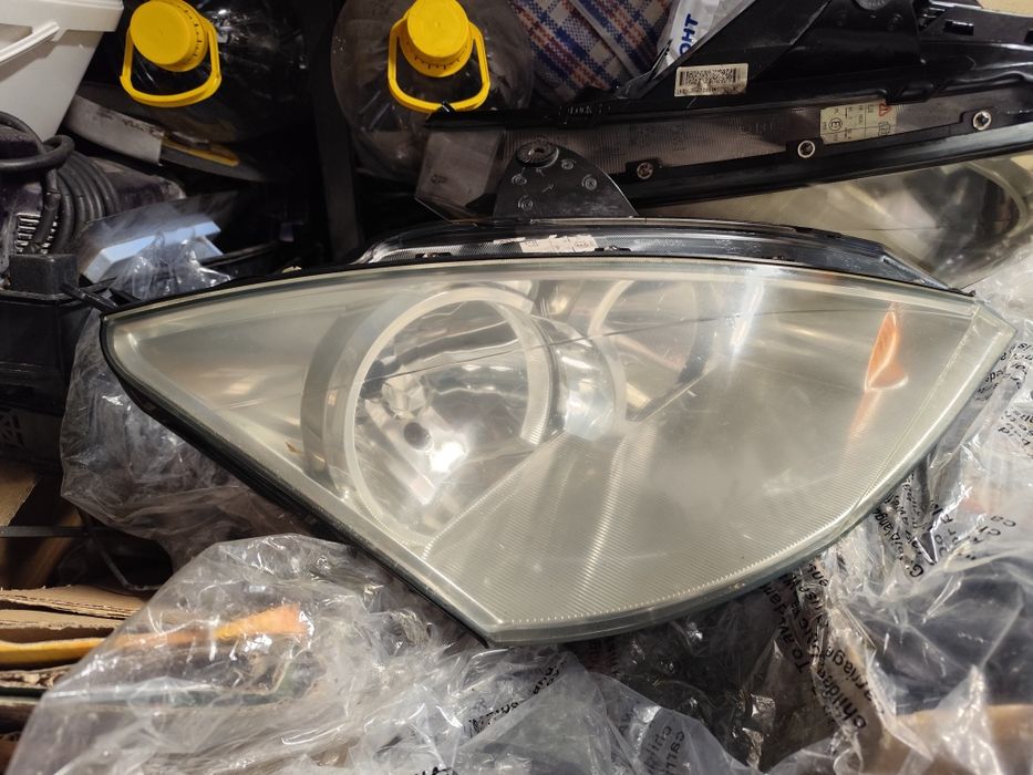Фарове за Ford Focus 2001-2004
