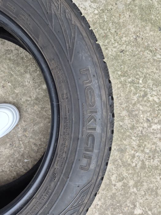 Vând anvelope de iarna NOKIAN 215/65/R17