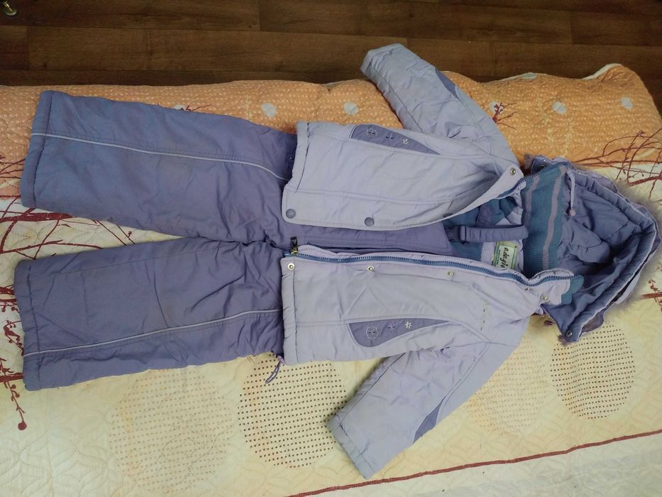 Зимний костюм комбинезон на 4 - 5 лет на девочку