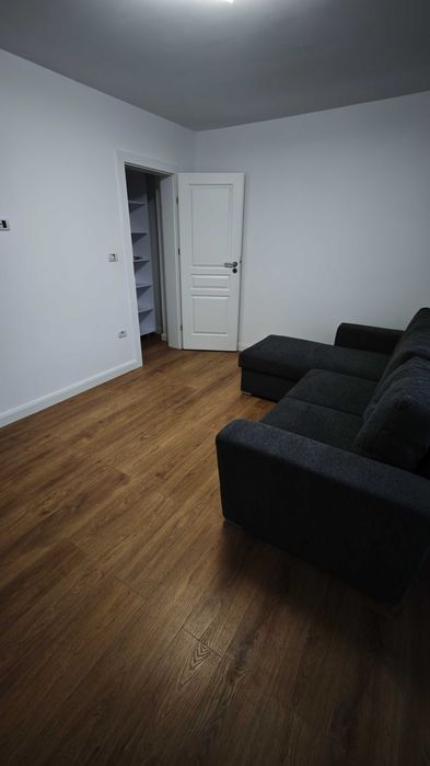Inchiriez apartament cu trei camere
