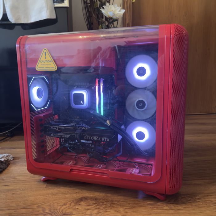 Геймърски компютър/ I7 10700K/Водно/32GB/RTX 5070/1TB SSD+1TB HDD