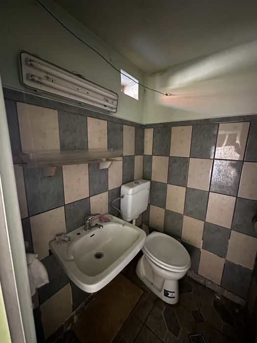 De vanzare casa cu 2 camere in zona centrala