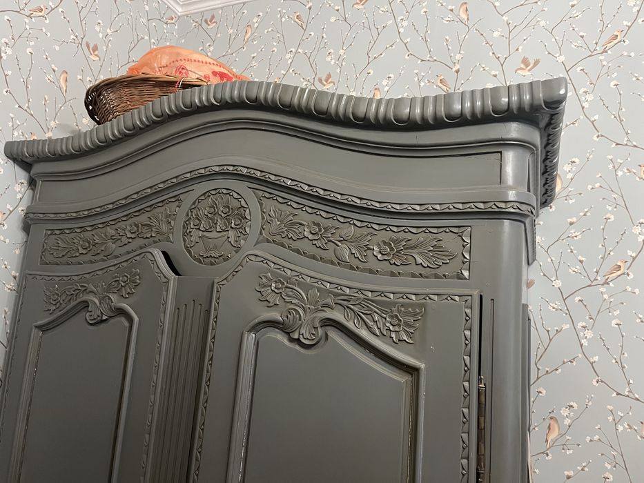 Шкаф из натуральных материалов