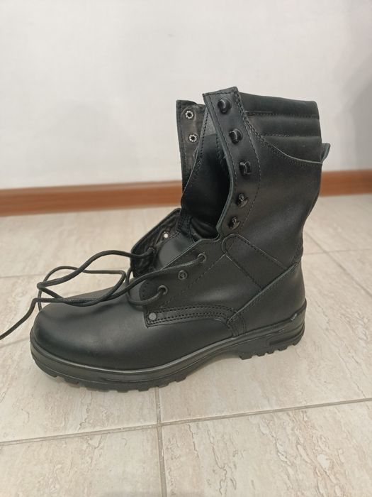 Ботинки на высоких берцах (берцы)