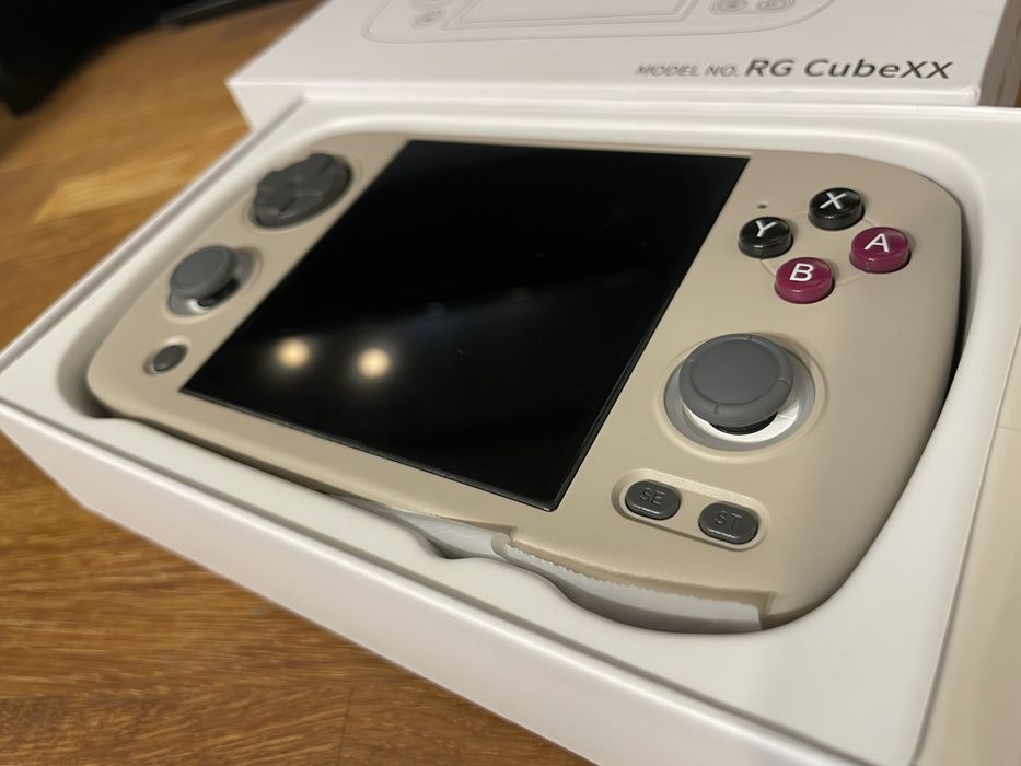 Consola portabilă Anbernic RG CubeXX cu emulare