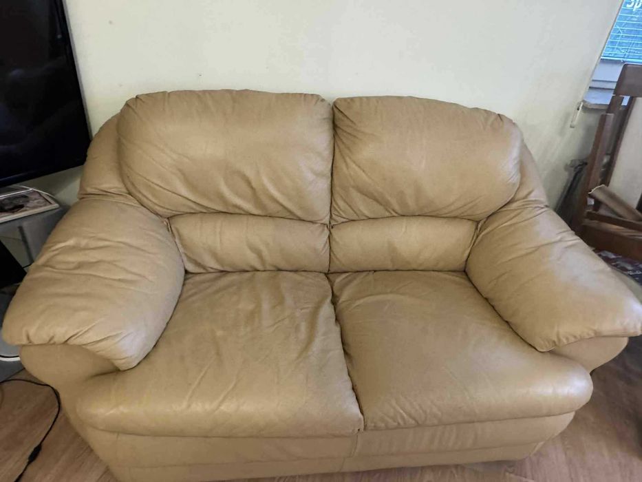 продавам комплект кожени дивани