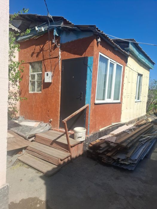 Продам два дома в олном дворе