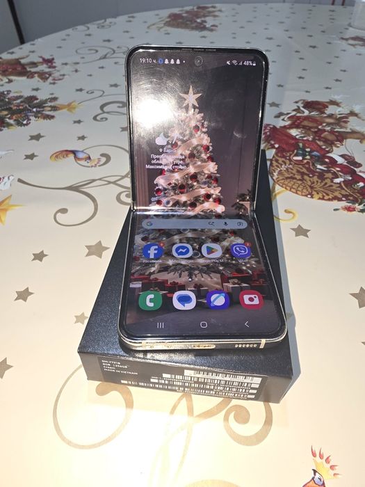 Samsung Galaxy Z Flip 5 256gb В ОТЛИЧНО СЪСТОЯНИЕ