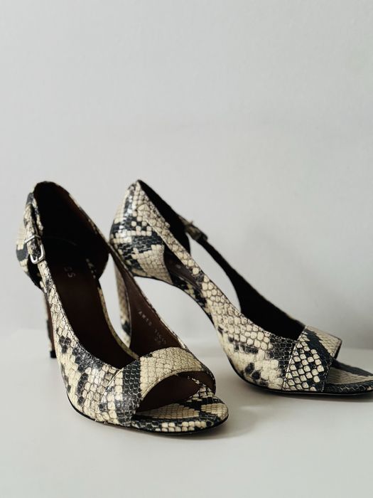 Нови сандали на Reiss