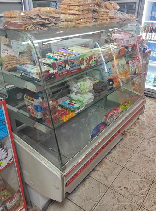 Продам витринный холодильник