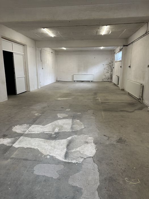 Proprietar Inchiriez hala zona Miorita