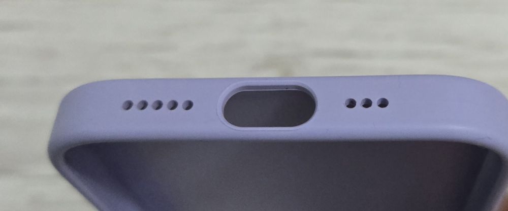 2 carcase si un cablu iPhone