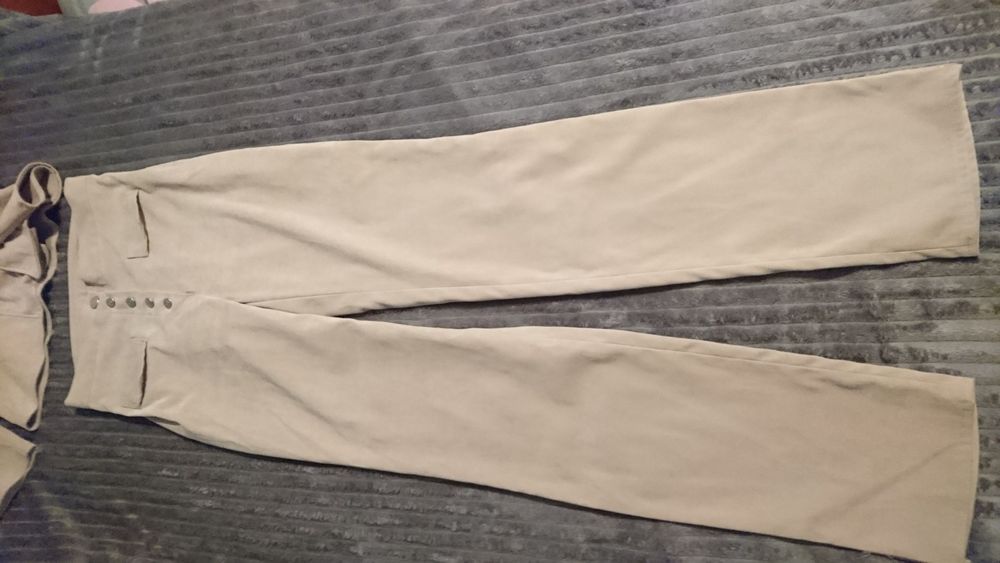 Продавам дамски костюм