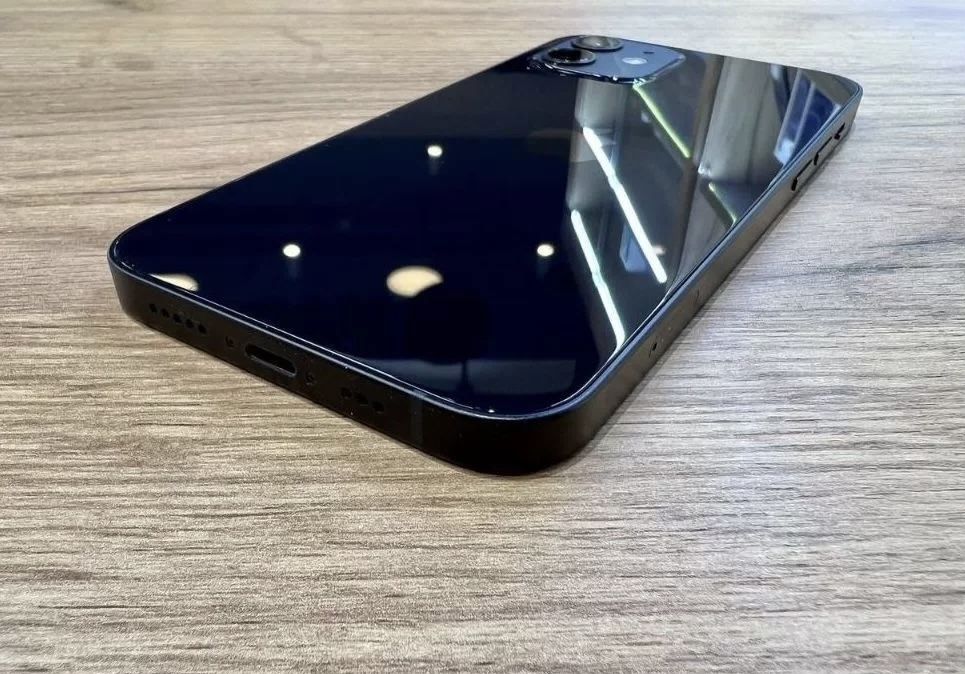 Продам IPhone 12 (64Gb)