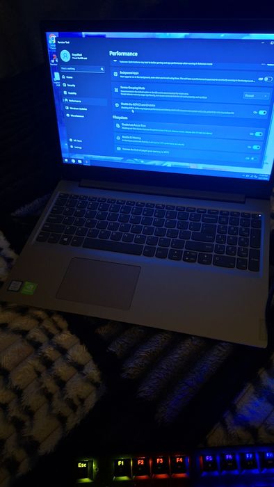 Laptop lenovo i5-8265U MX110 + tastatura si mouse