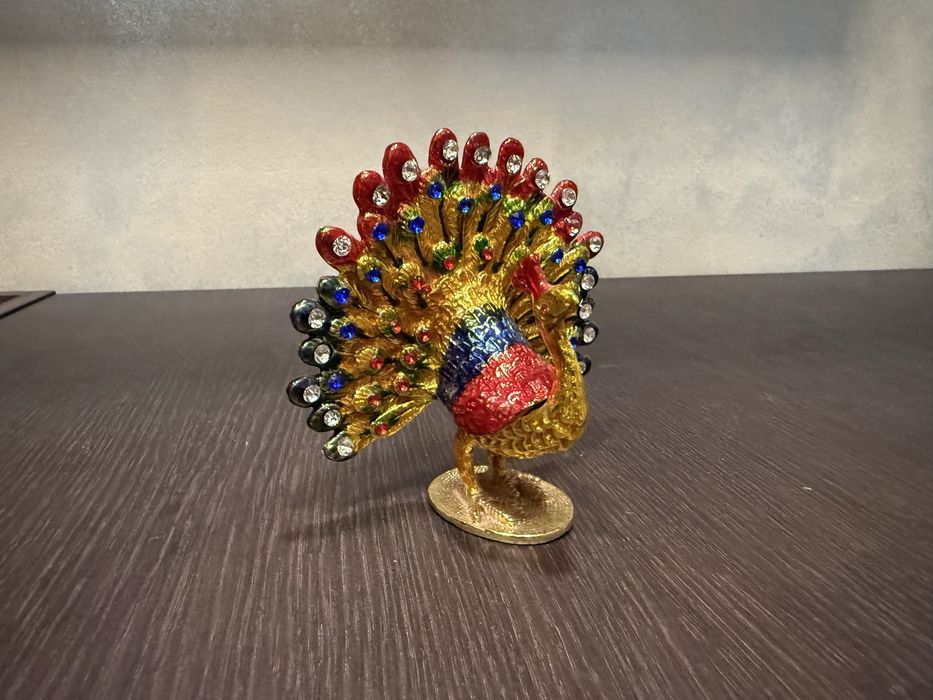 Кутийки за съхранение на бижута във формата на кон и паун