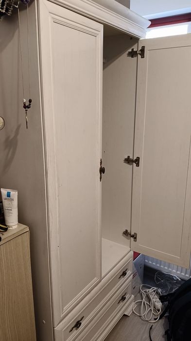 Dulap, alb, cu două uși și sertare