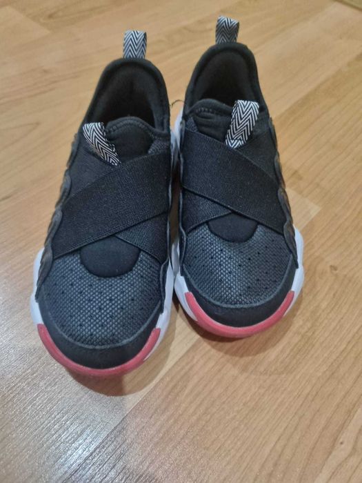 Adidași marca SHAQ, mărimea 31, de culoare neagră