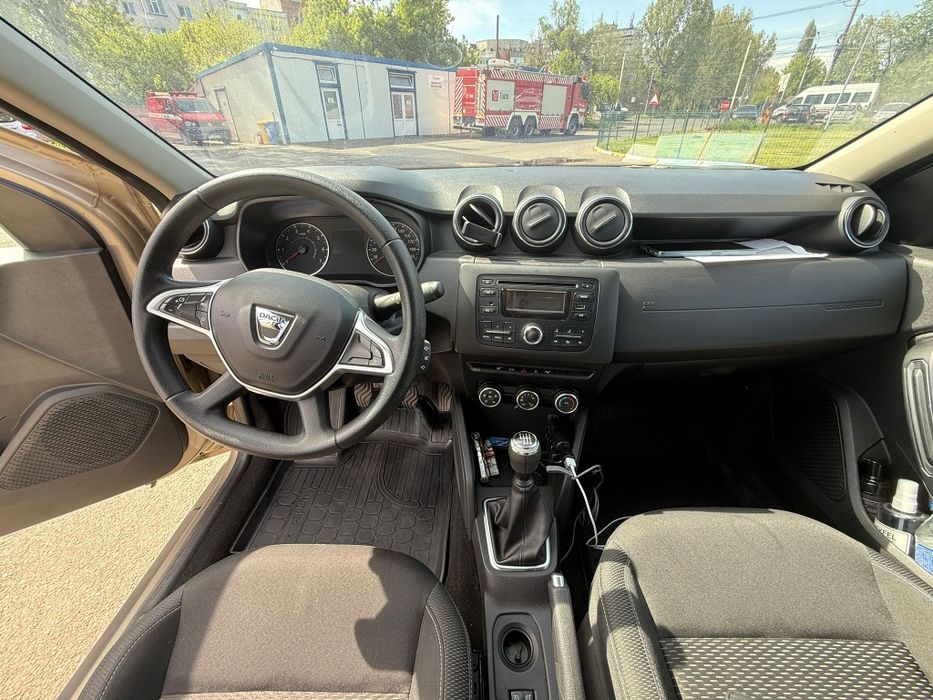 Vând Dacia Duster