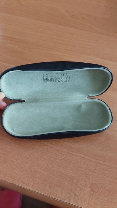 Продавам калъф за очила