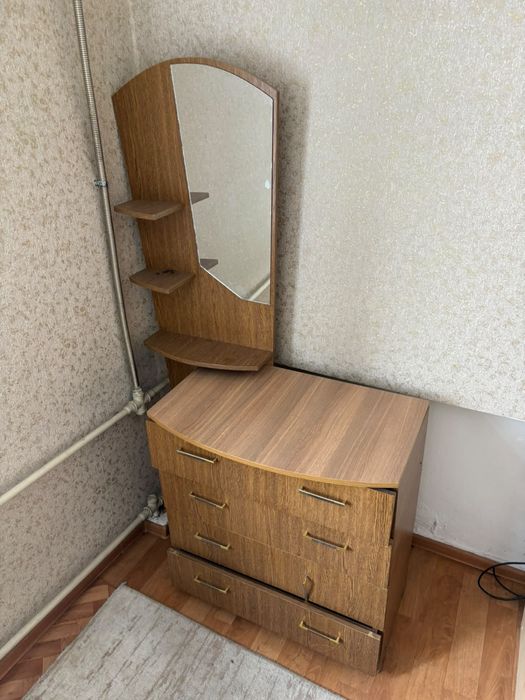 Комод с зеркалом