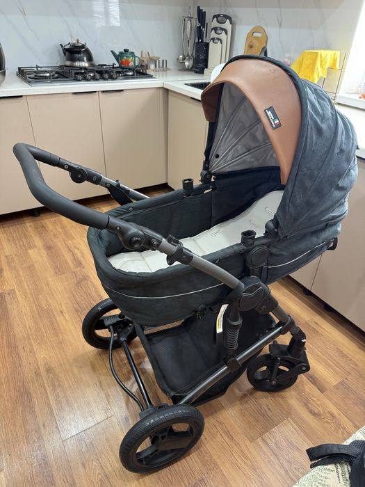 Продам детскую коляску