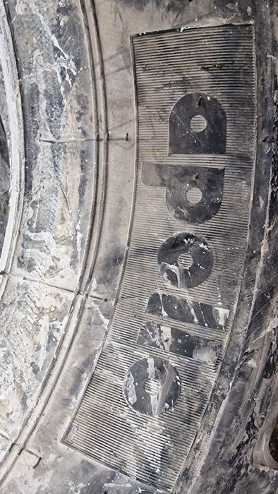 Cauciucuri Excavator 8.25-20 marca Apollo, 14 ply