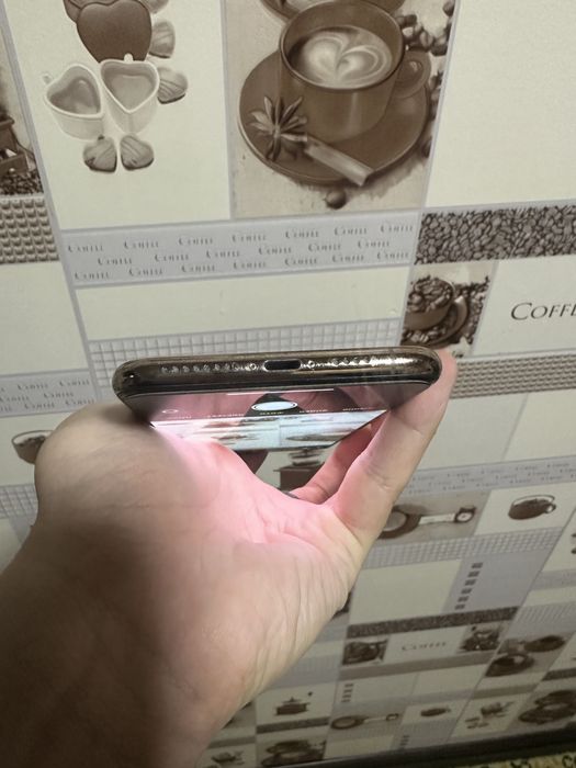 Iphone 11 Pro Max. 64- 77%