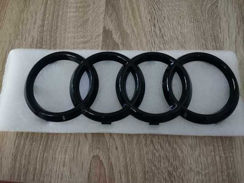 черна гланцова емблема за Ауди Audi 24.9 см