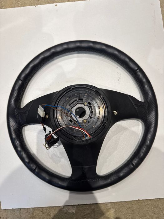 BMW E36 кожен волан БМВ Е36