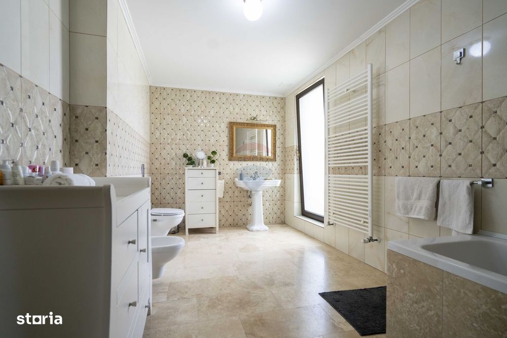 De vânzare casă /pensiune în zona Nufarul
