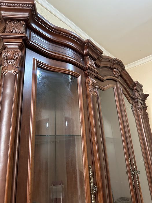 Стенка сотилади. Холати зур.