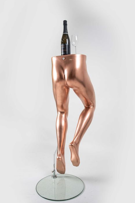 Masă-bar sculpturală Hans Boodt din manechin – design contemporan