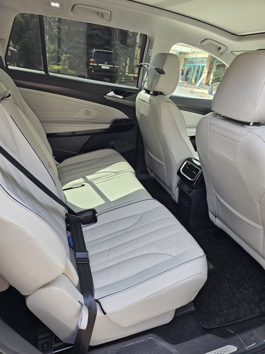 Volkswagen ID6 в аренду