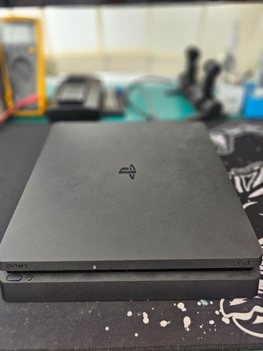 Playstation 4 Slim 1TB + 2  Controllere + Fifa 23