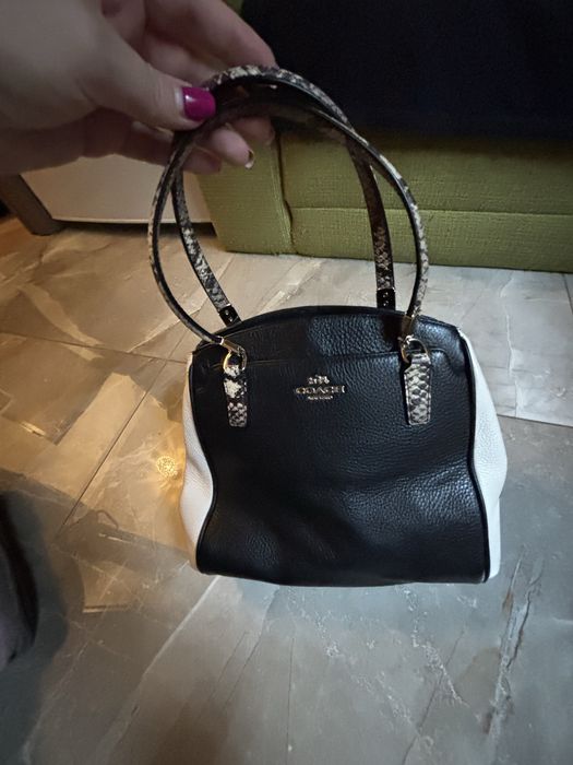 Granta deodebita COACH originala piele naturala .