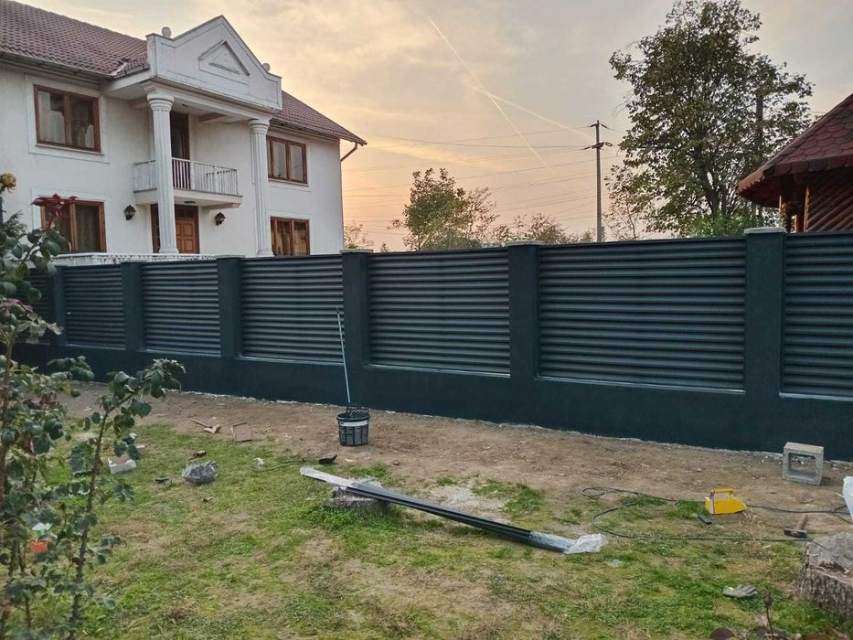 Garduri si porti din panouri stil jaluzele si alte modele disponibile