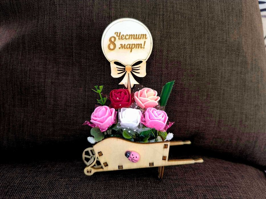 Дървени каручки за 8 март