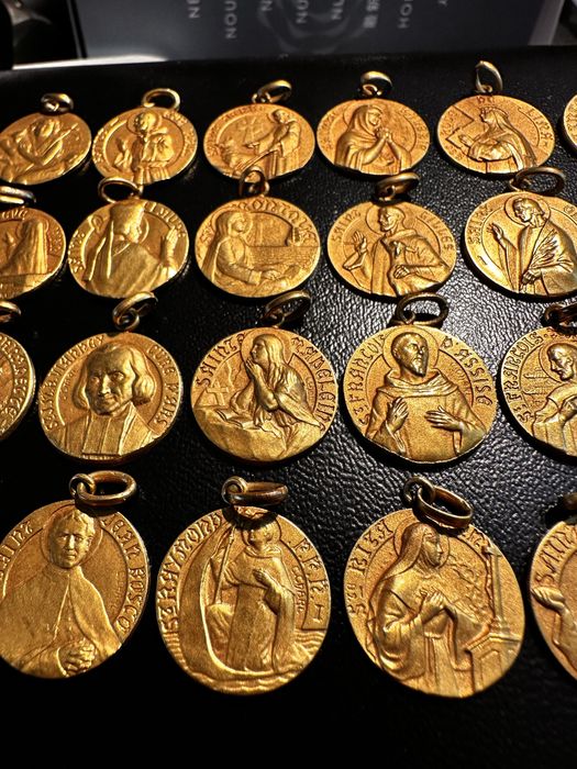 Позлатени Католичести Медальони КОЛЕКЦИЯ 40 броя