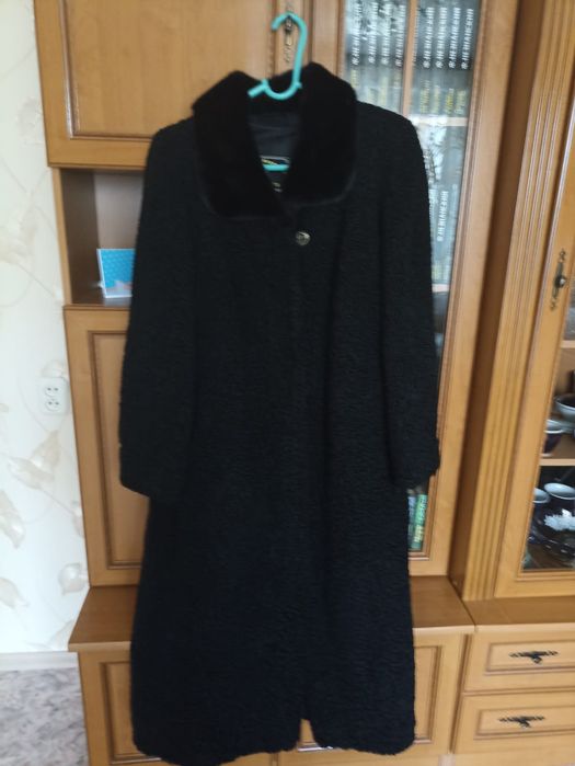 Продам шубу каракуль.