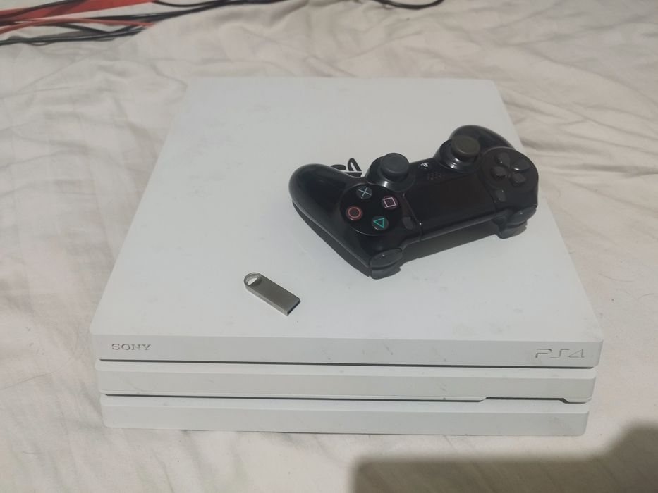 PlayStation 4 PRO сотилади, продаётся, игры-11 ,холати яхши,