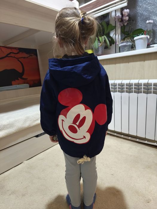 Лёгкая курточка,  на мальчика 4-х лет