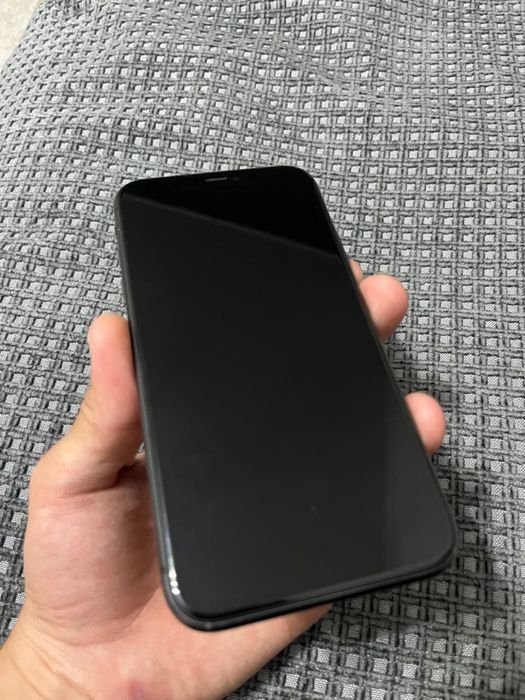 Продам айфон 11.